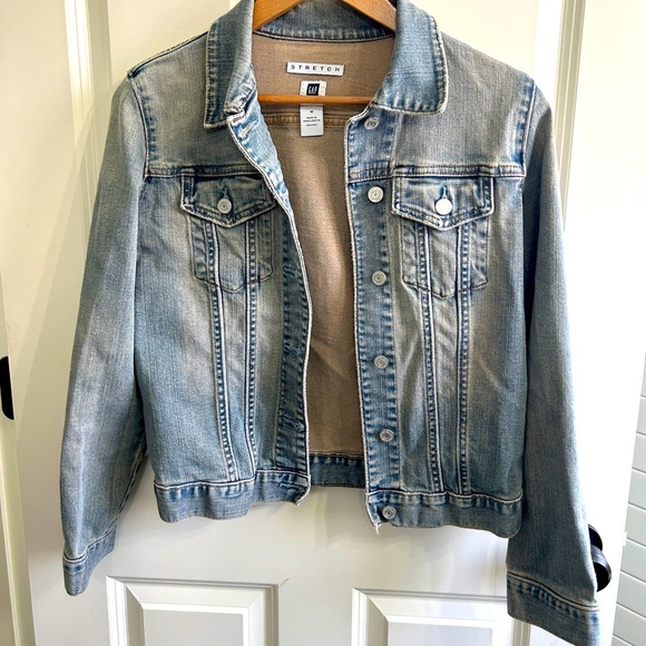 GAP Jackets & Blazers - EUC Gap size M vintage denim jacket. From 2004. Fitted. Classic.Fits size 8 well